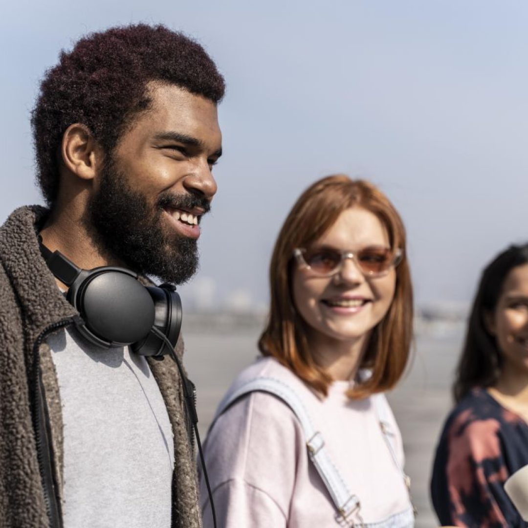 medium-shot-friends-outdoors